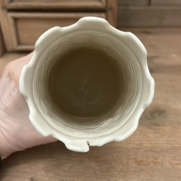 Belleek Ireland Castle Vase Shamrock Celtic Irish Tower 7.75” - Picture 4 of 6